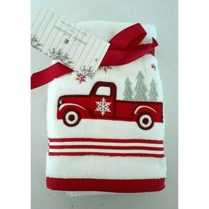 Christmas Hand Towels Embroidered Set of 2 New